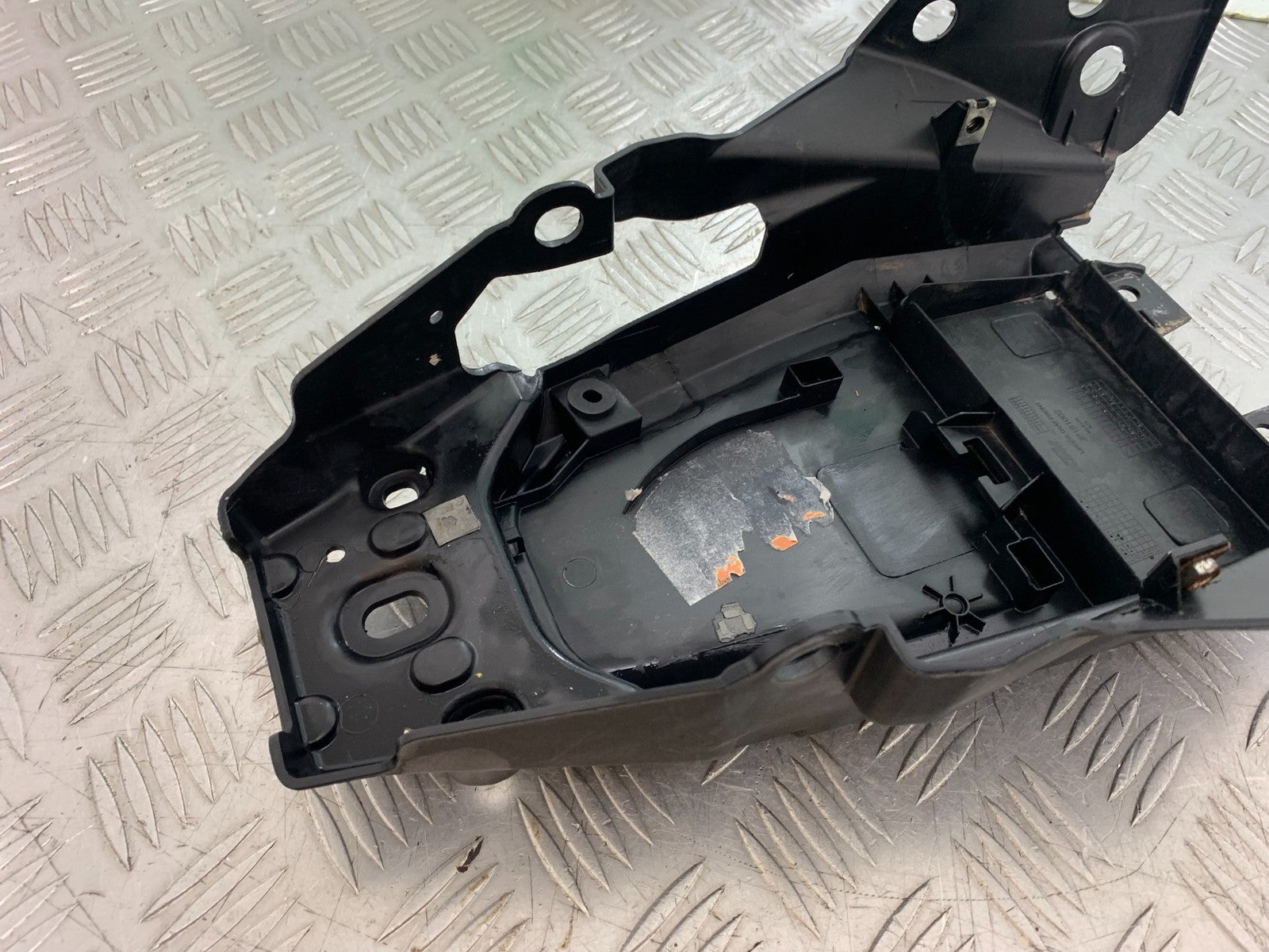 KTM DUKE 125 UNDERTRAY YEAR 2017-2022 (CMB1274)
