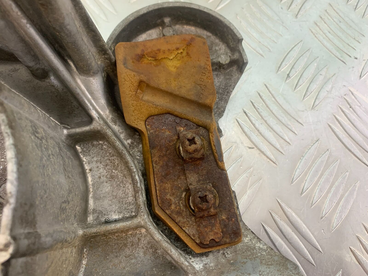KAWASAKI ZR 750 ZEPHYR SPROCKET COVER  YEAR 1991-95 (CMB1008)