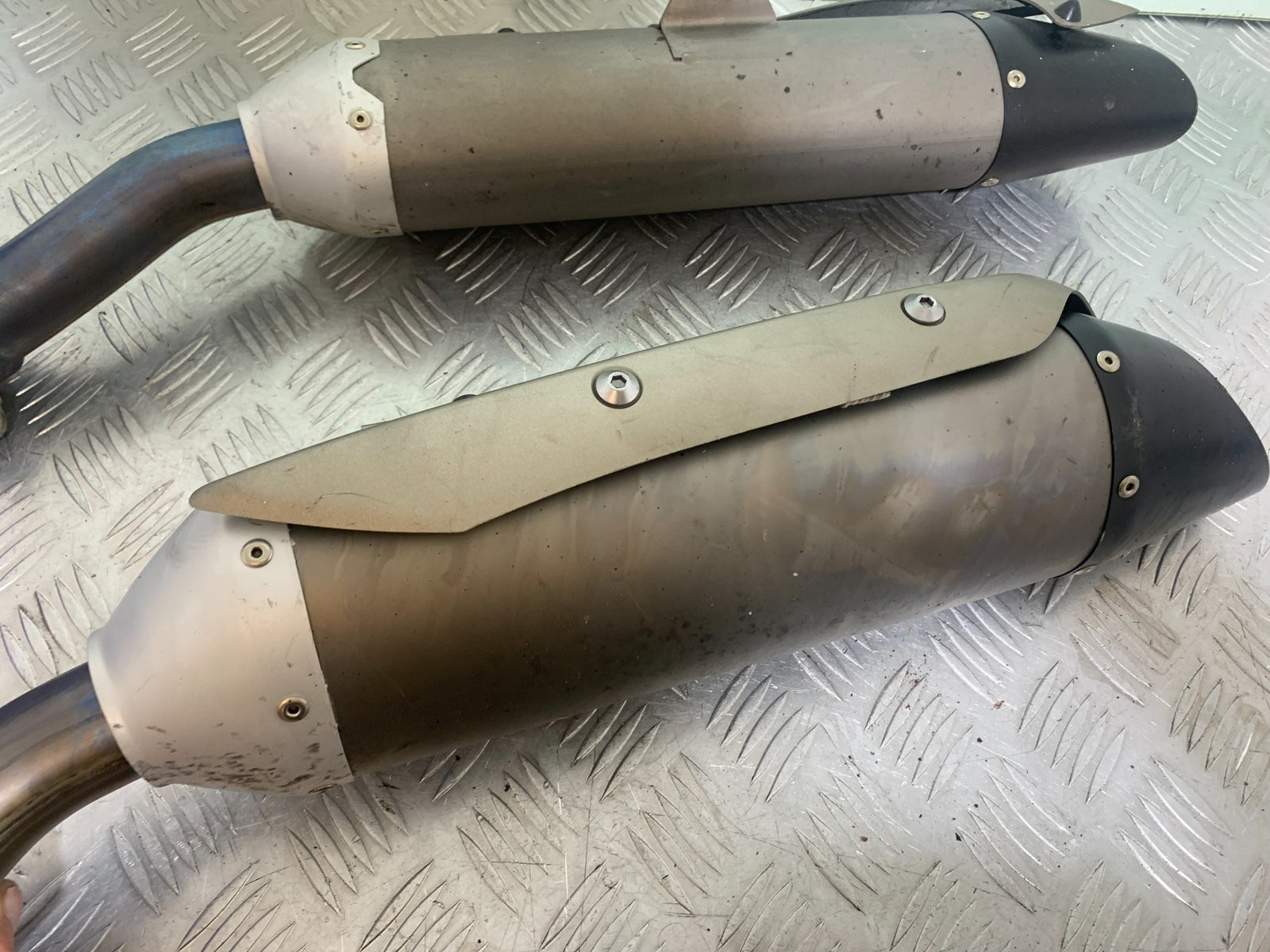 YAMAHA YZF R1 SILENCERS YEAR 2004-2006 (CMB1155)