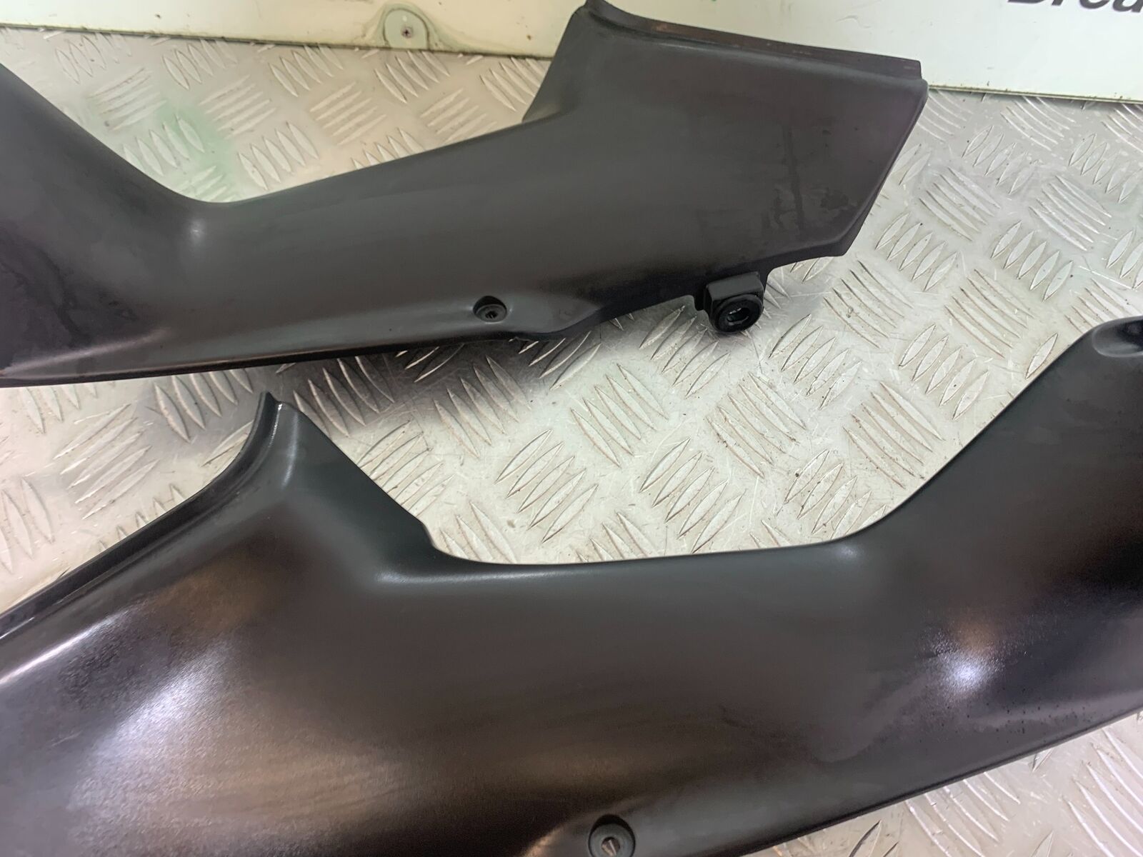 HONDA CBR 929 RRY FIREBLADE TOP FAIRING INFILL PANELS YEAR 2000-01 (CMB1094)