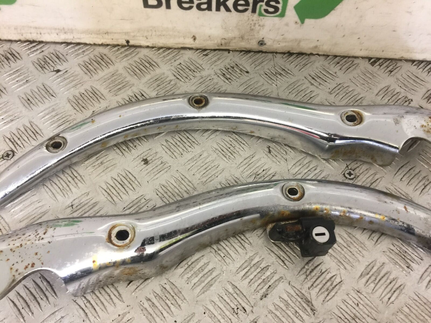 HONDA VT750 VT 750 SHADOW CHROME MUDGUARD RAILS  YEAR 1998-99 (STOCK 685)