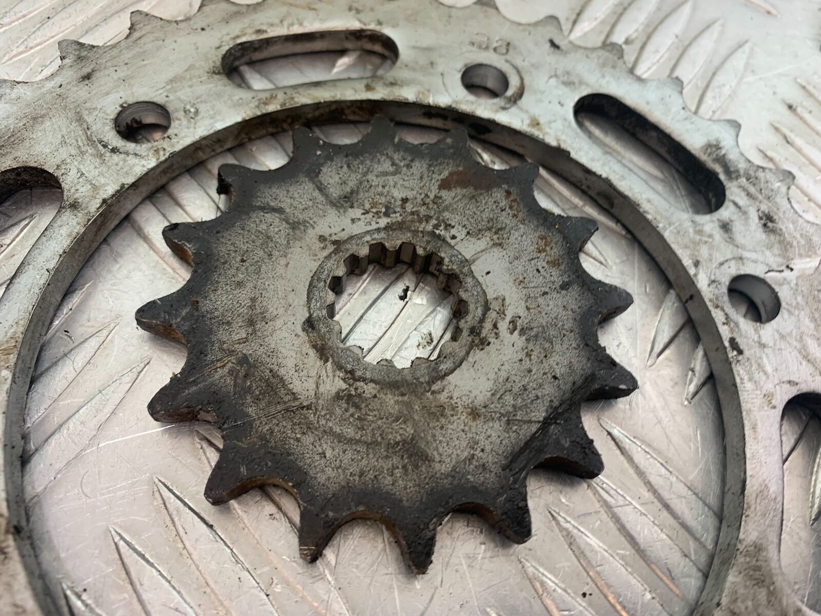 KAWASAKI Z750 ZR750 ZR-7S CHAIN & SPROCKETS (USED) YEAR 1999-05 (CMB1135)