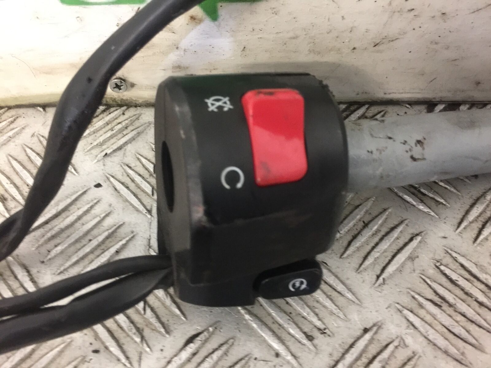 KAWASAKI 650 VERSYS RIGHT SWITCH GEAR  YEAR 2011 (STOCK 478) ABS