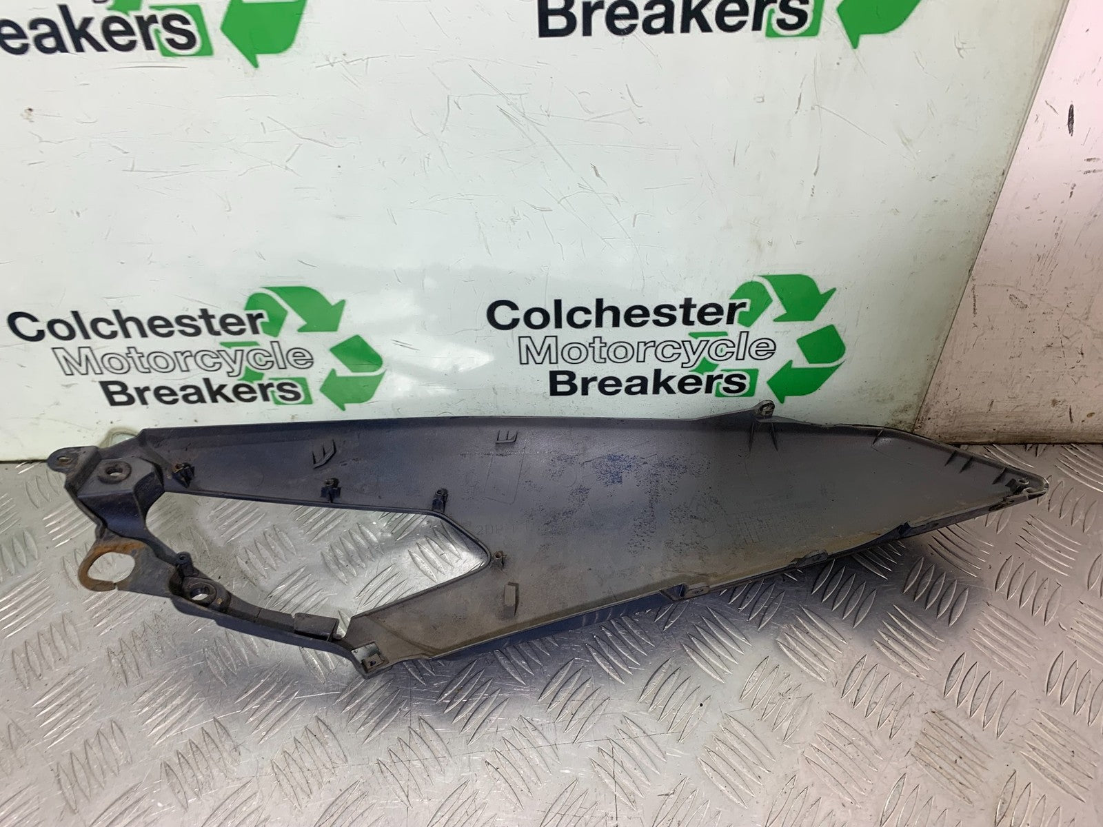 YAMAHA XMAX 125 XMAX-125 RIGHT SEAT PANEL YEAR 2015-2020  (CMB1266)