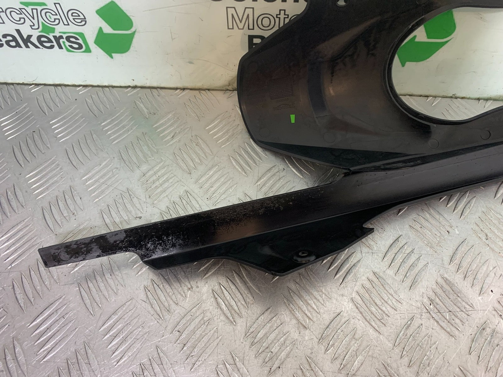 TRIUMPH TRIDENT 660 HUGGER CHAIN GUARD YEAR 2021-2024 (CMB1295)