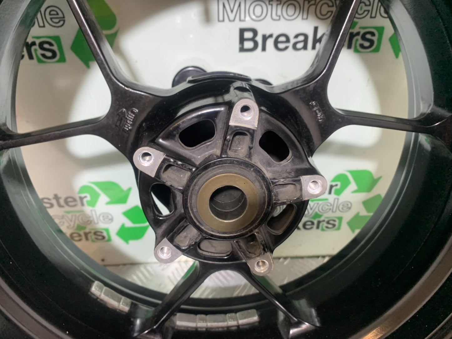APRILIA TUONO 1000 V4R REAR WHEEL YEAR 2011-13  (CMB1331) 