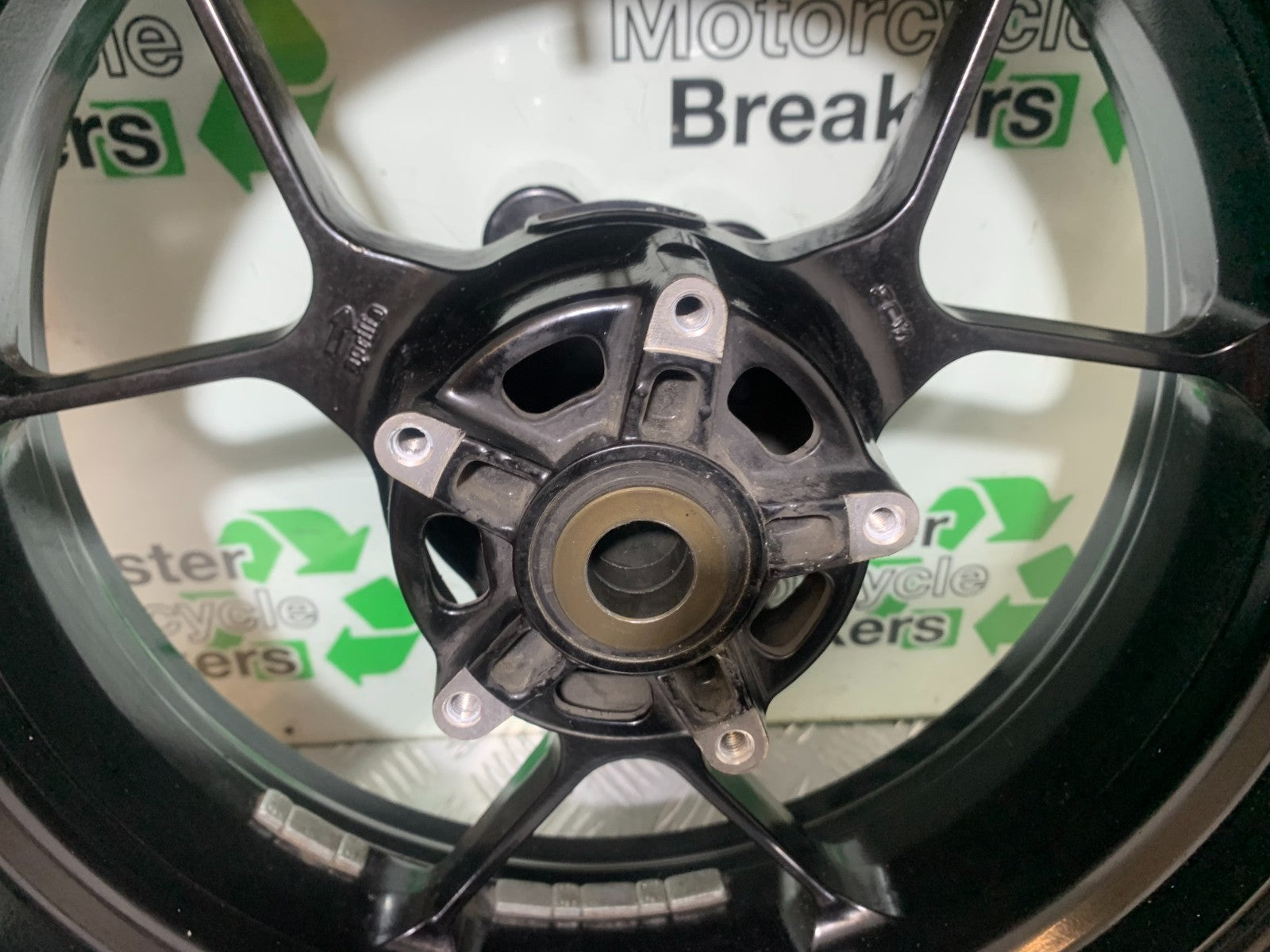 APRILIA TUONO 1000 V4R REAR WHEEL YEAR 2011-13  (CMB1331) 