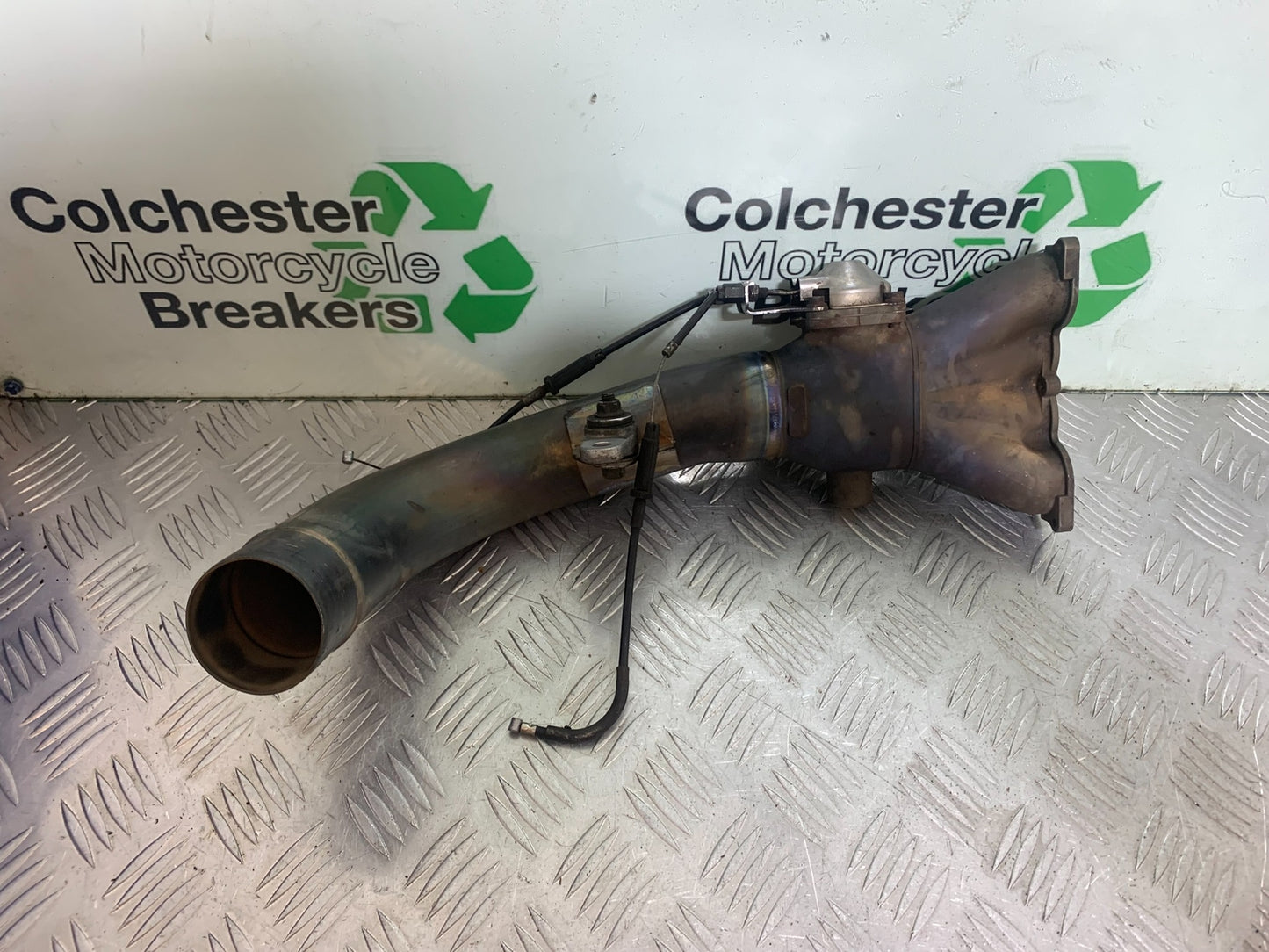YAMAHA YZF R1 EXHAUST AND  VALVE  YEAR 2004-2006 (CMB1155)