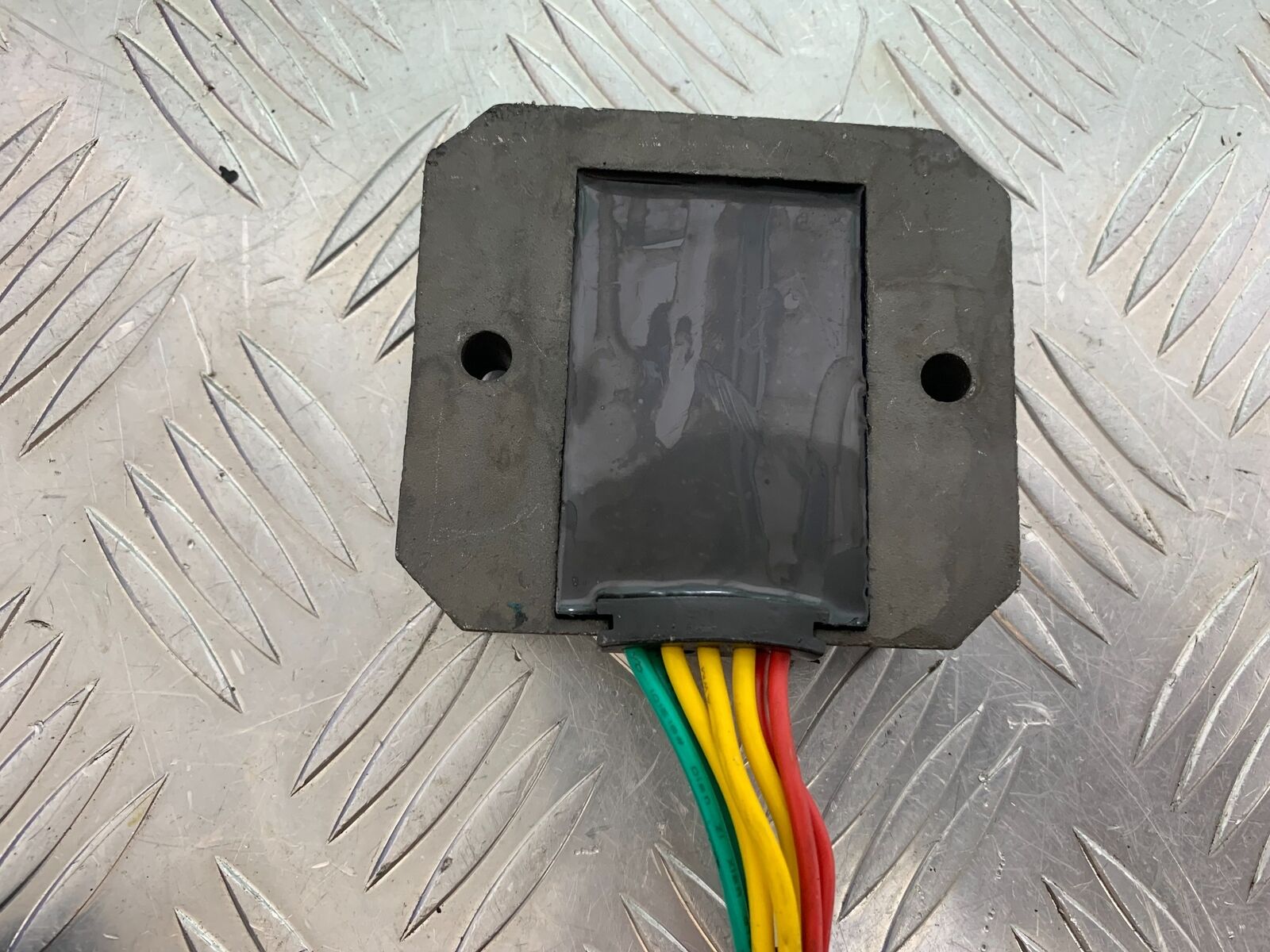 HONDA NTV 650 REVERE REGULATOR  YEAR 1988-1996 (CMB1025))