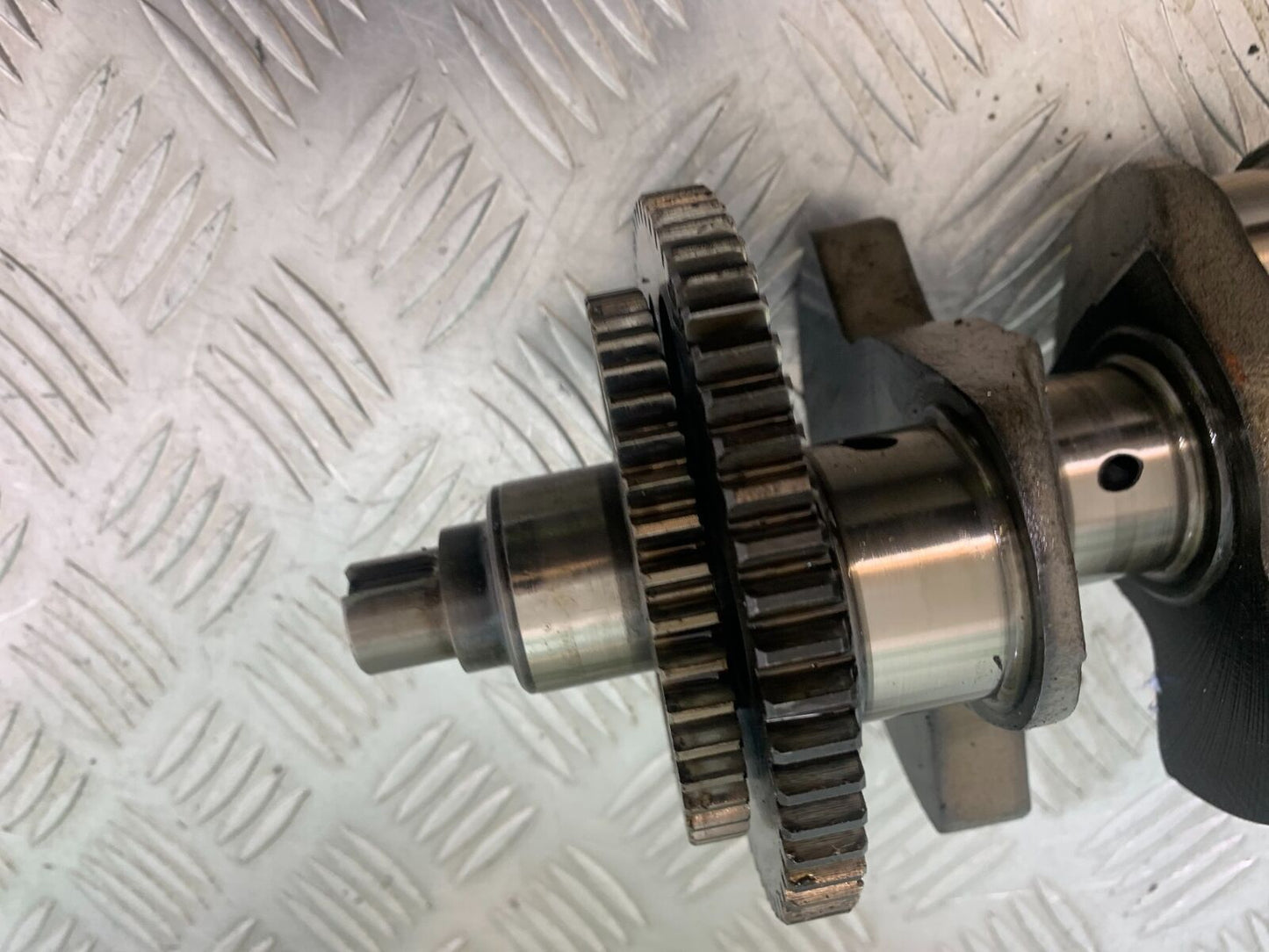 TRIUMPH 955i SPRINT ST CRANKSHAFT   YEAR 1999-2004 (STOCK 735)