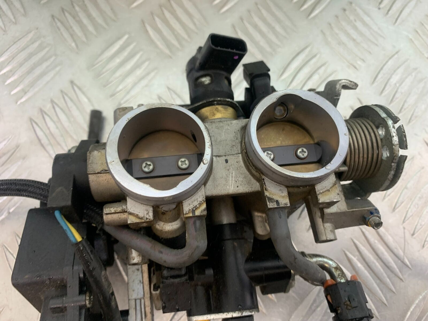 SUZUKI INTRUDER VL800 C800 THROTTLE BODIES YEAR 2012-16 (CMB1039)