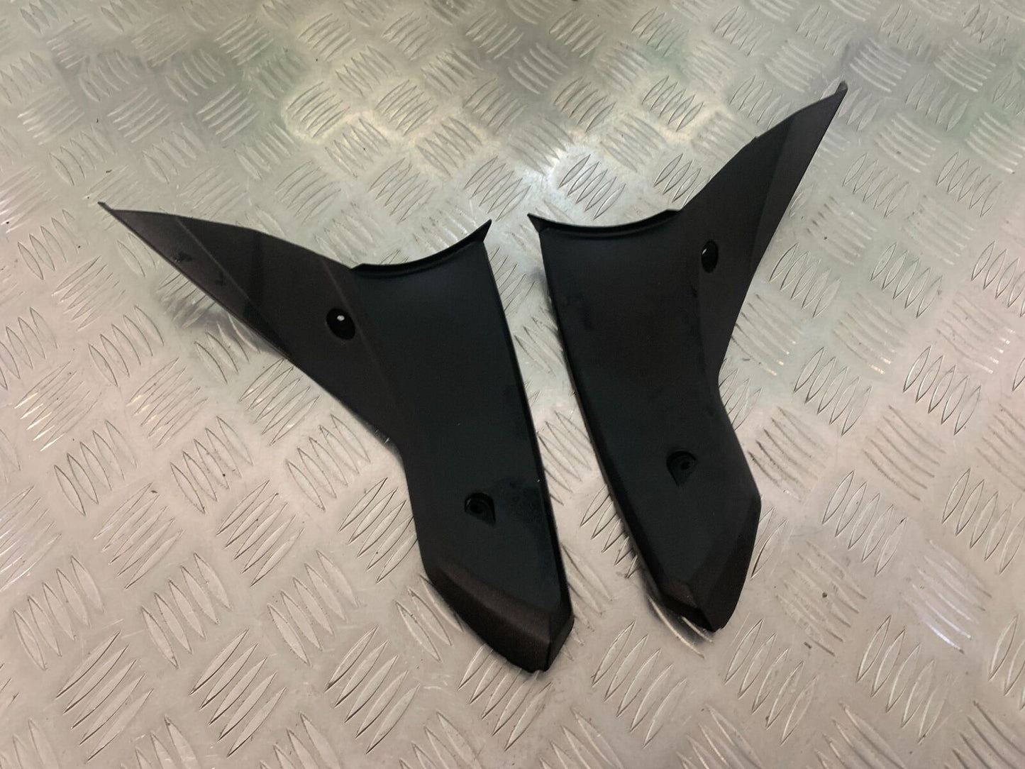 TRIUMPH 1050 SPRINT GT TOP FAIRING INFILLS  YEAR 2010-2014 (STOCK 979)