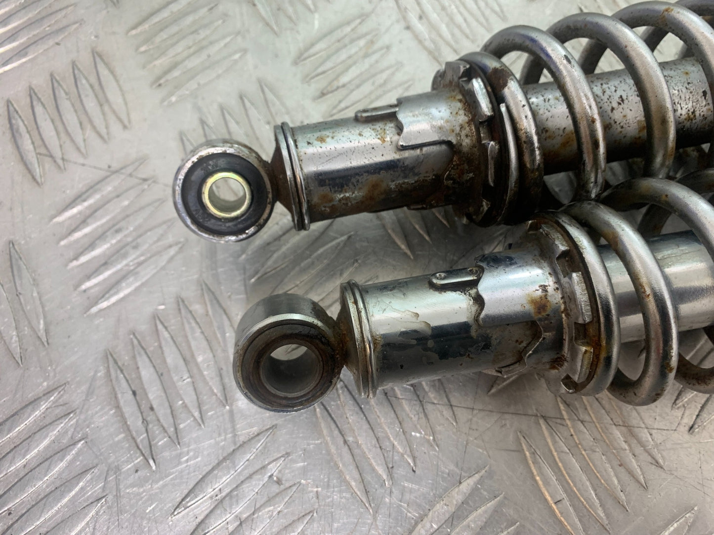 YAMAHA XV535 XV 535 VIRAGO REAR SHOCKS  YEAR 1994-02 (CMB1162)