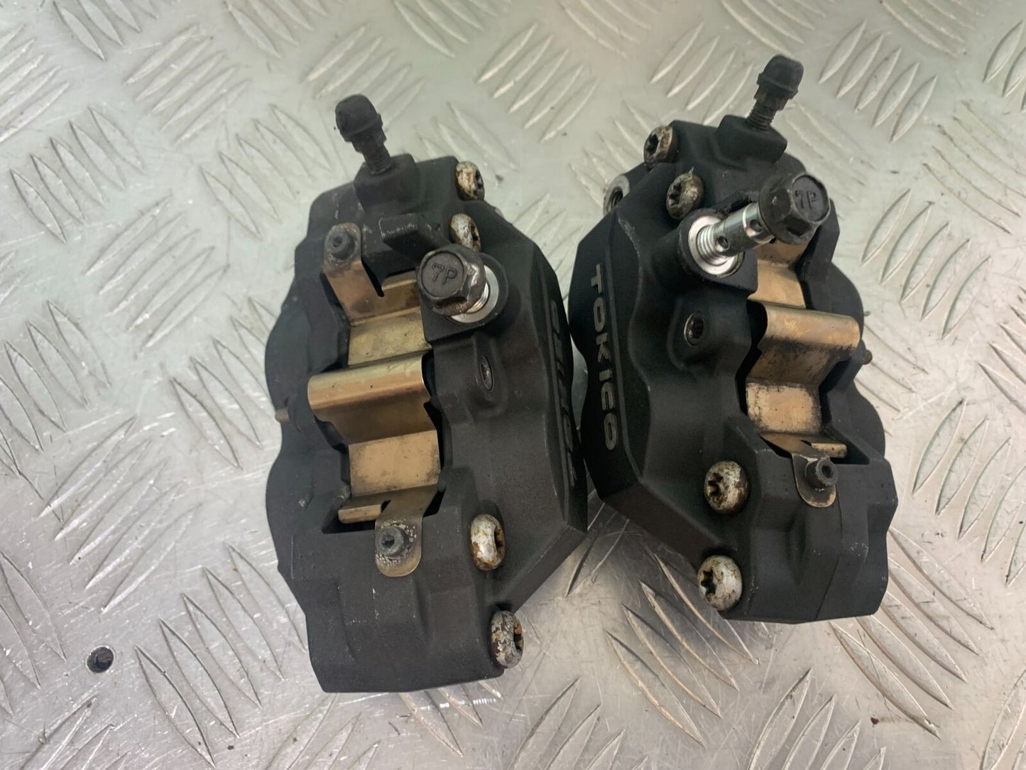 SUZUKI GSF1250 GSF 1250 BANDIT FRONT CALIPERS  YEAR 2007-2011 (CMB1125)