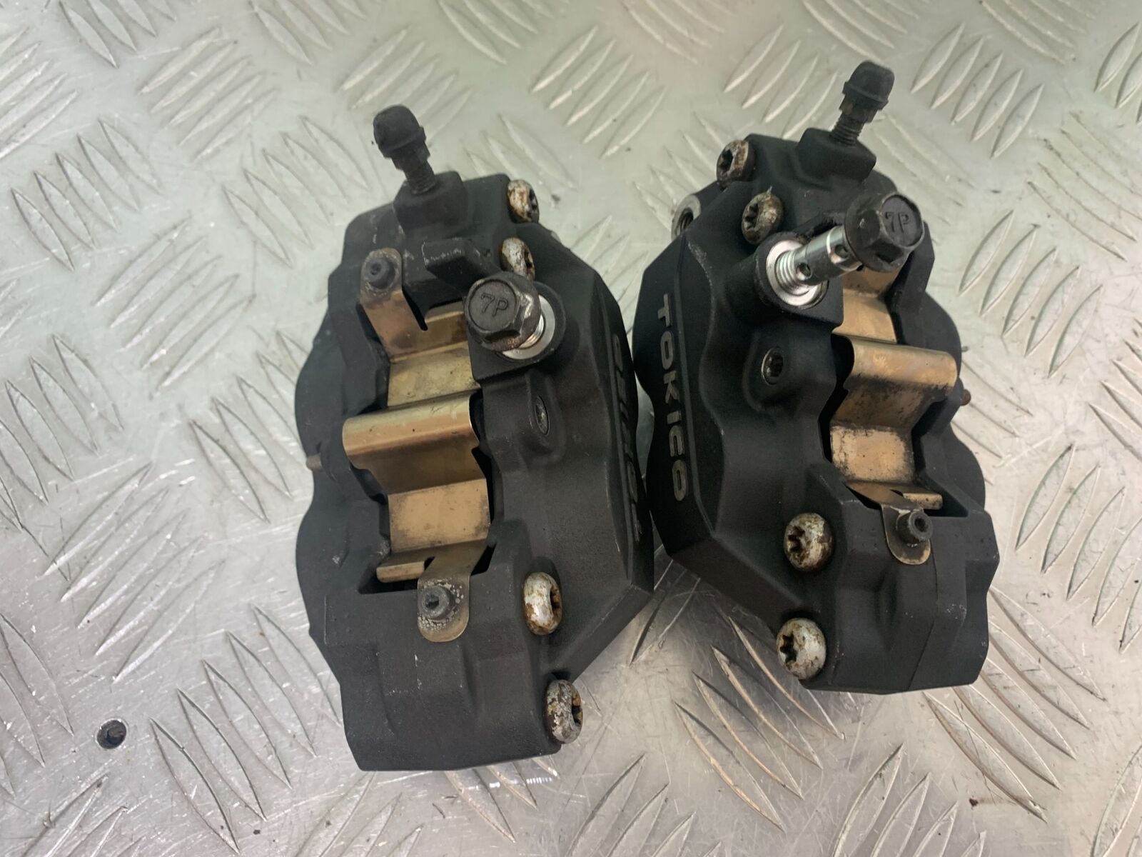 SUZUKI GSF1250 GSF 1250 BANDIT FRONT CALIPERS  YEAR 2007-2011 (CMB1125)