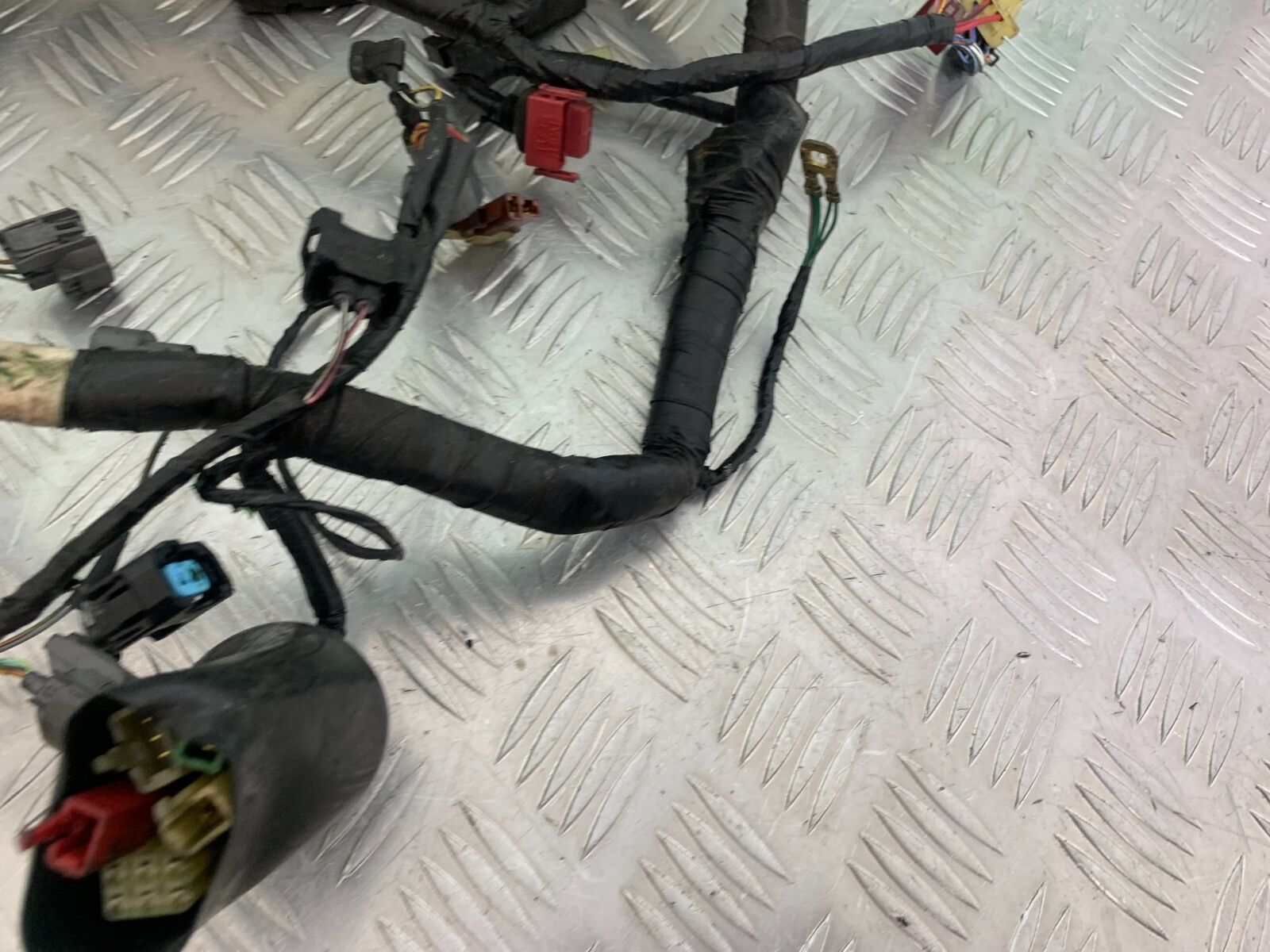 HONDA CBR1100 BLACKBIRD WIRING LOOM  YEAR 1999-2005  (CMB1103)