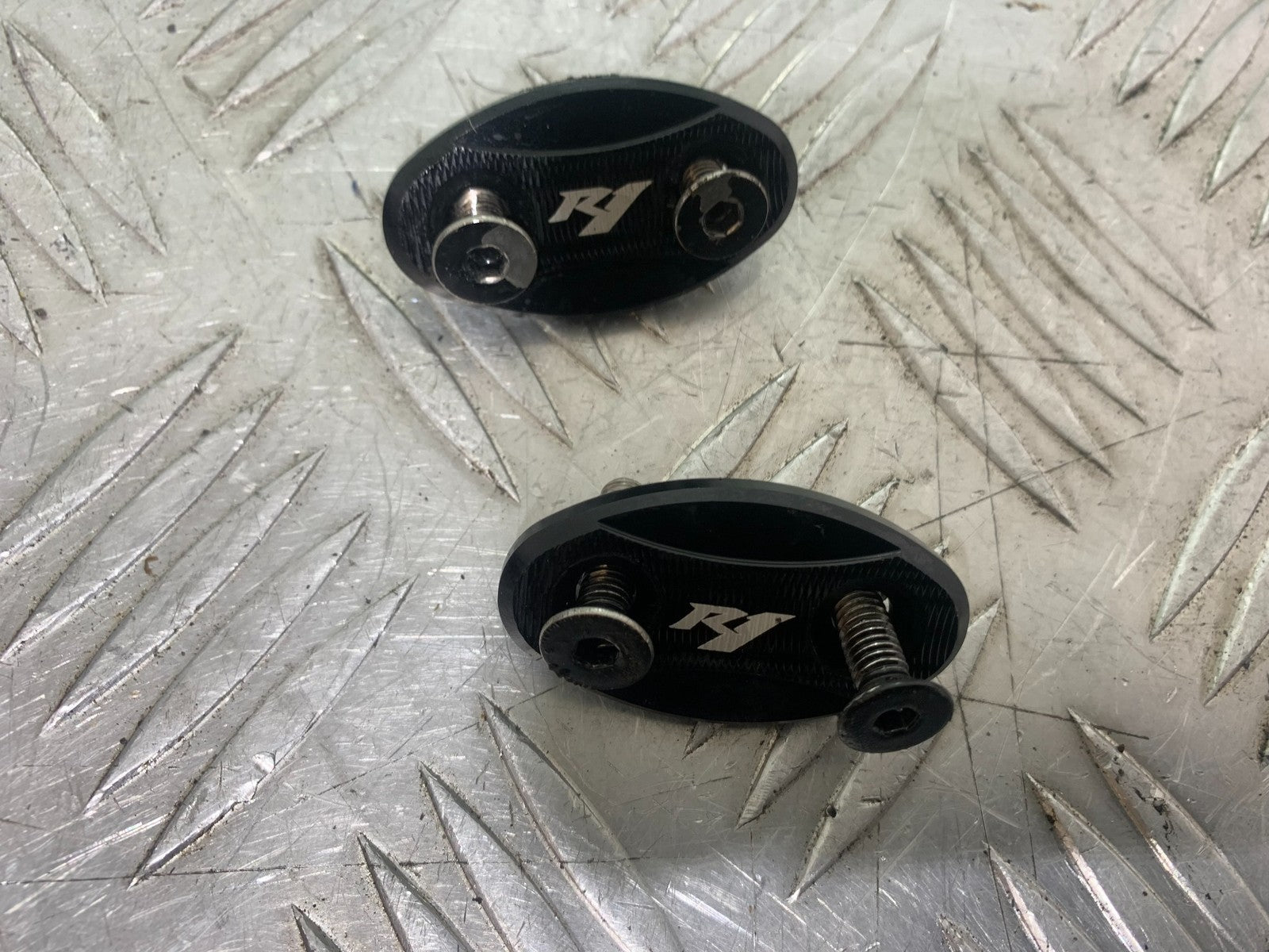 YAMAHA YZF R1 14 B BIG BANG MIRROR BLANKING PLATES 2009-14 (CMB1175)