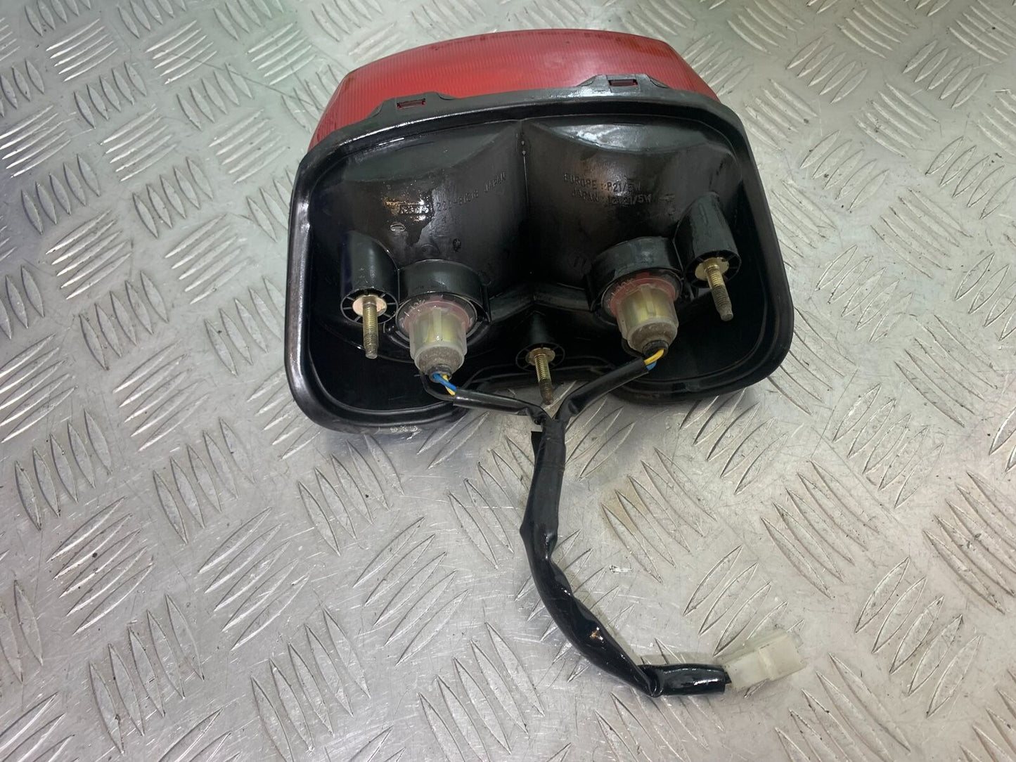 YAMAHA XJR1300 XJR 1300 REAR LIGHT  YEAR  1999-2003 (CMB1119)