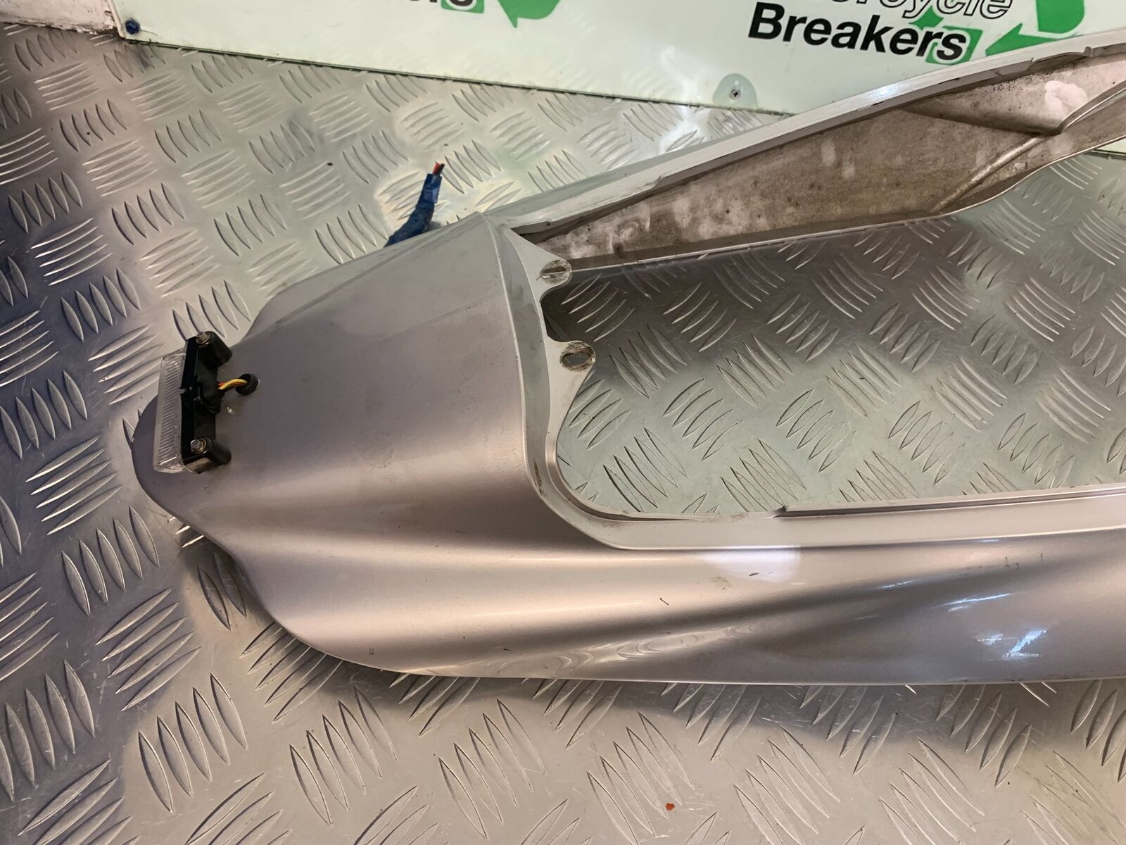 TRIUMPH 1050 SPRINT TAIL PIECE   YEAR 2004-2007 (STOCK 956)