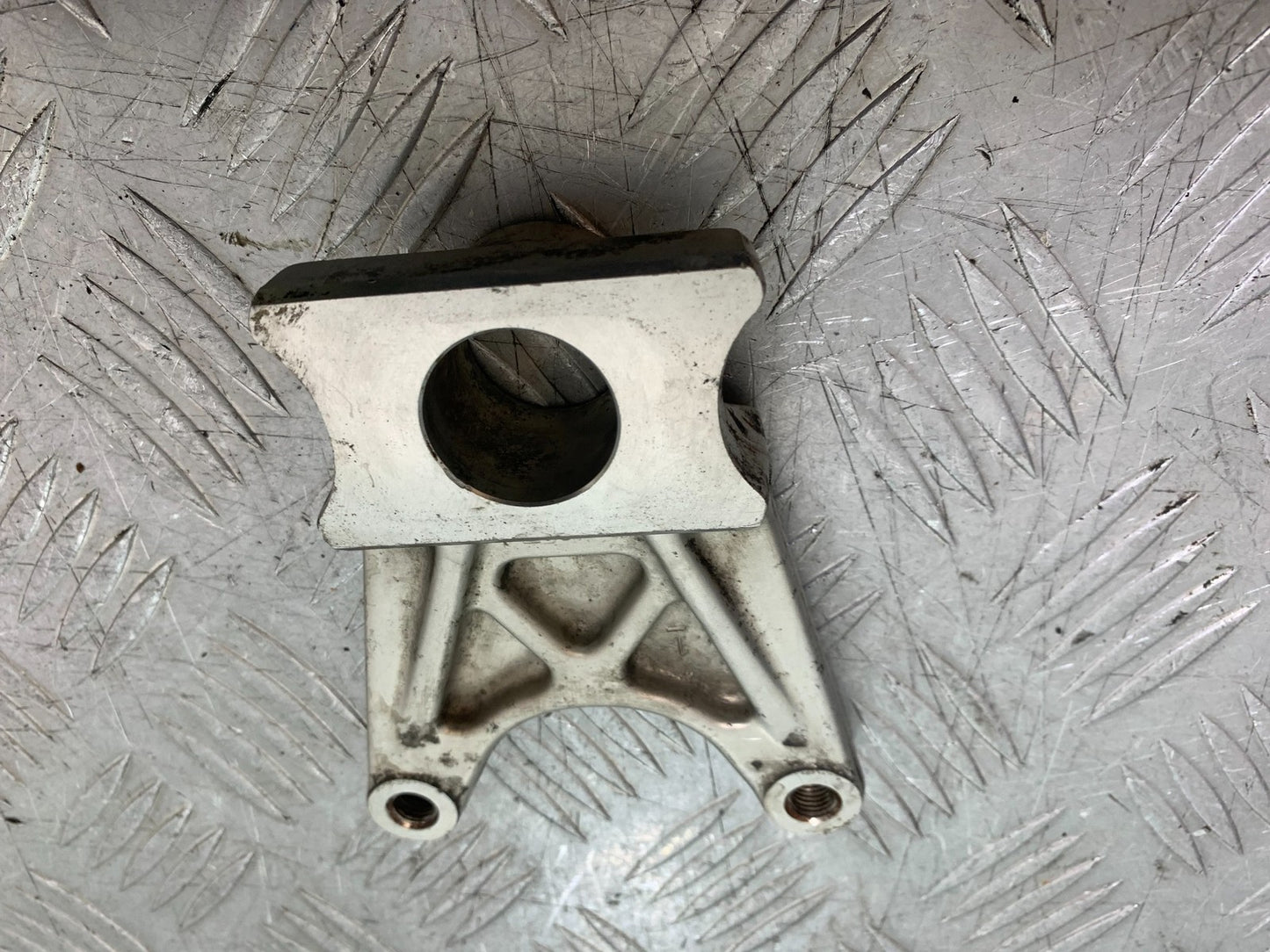 YAMAHA YZF R1 4XV REAR CALIPER BRACKET   YEAR 1998-99 (CMB1291)