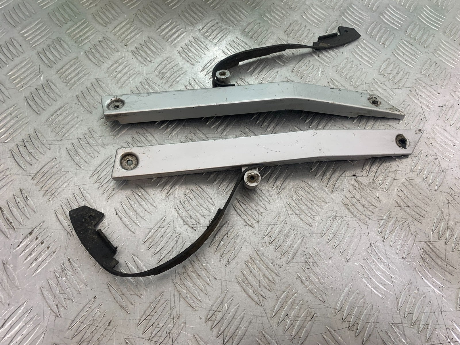 KAWASAKI GPZ600 GPZ 600 LEFT & RIGHT FRAME INFILLS  YEAR 1988-90 (CMB1258)