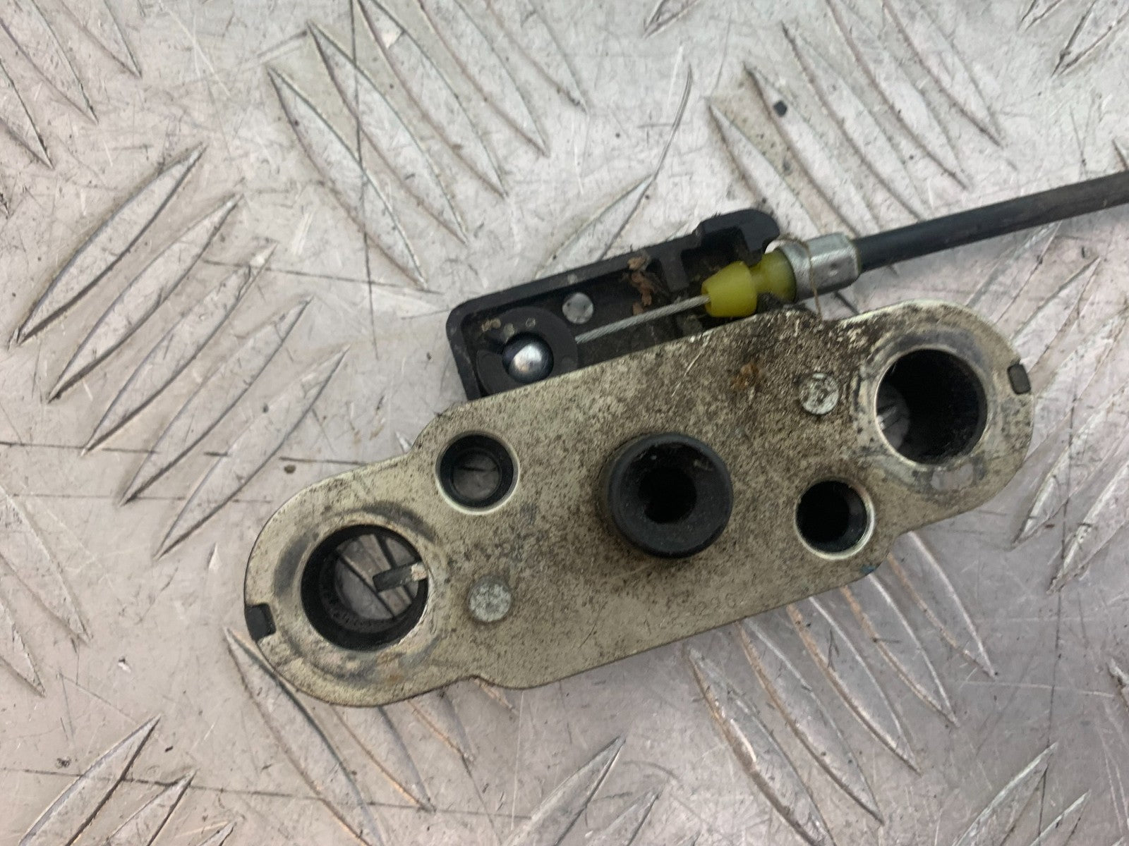 SUZUKI GSR600 GSR 600 SEAT CATCH   2006-2010 (CMB1177)