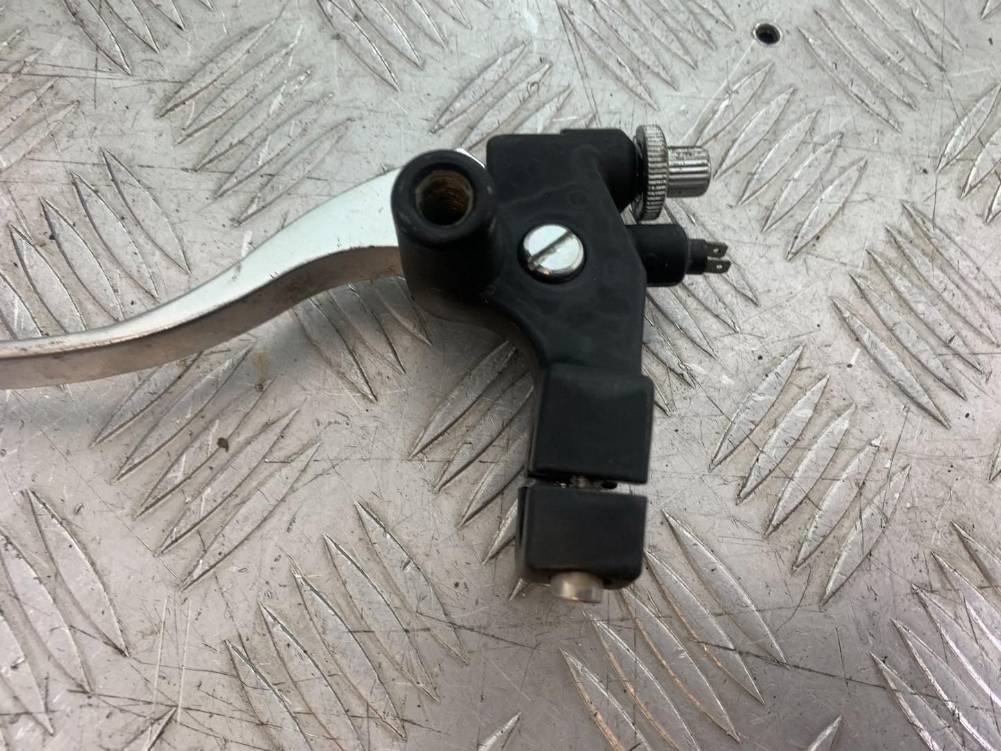 SINNIS HOODLUM 125 CLUTCH LEVER AND BREACKET YEAR 2021-2025 (CMB1196)