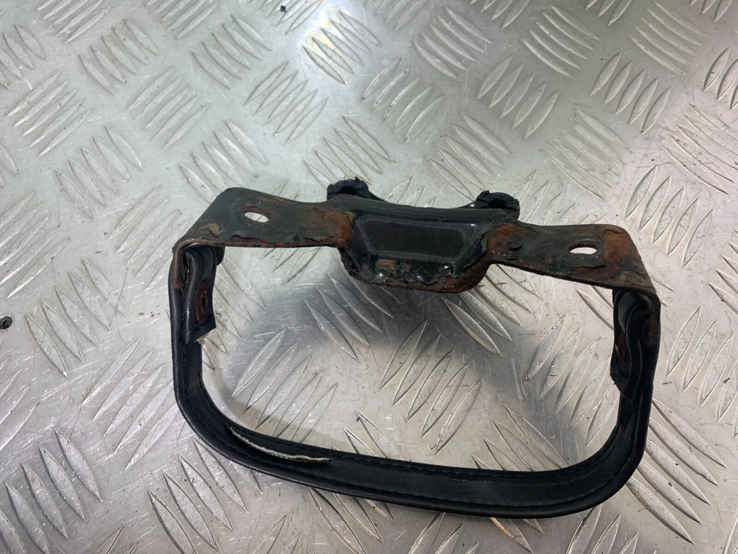 AJS DD125 REGAL RAPTOR SEAT STRAP  YEAR 2007 (CMB1061)