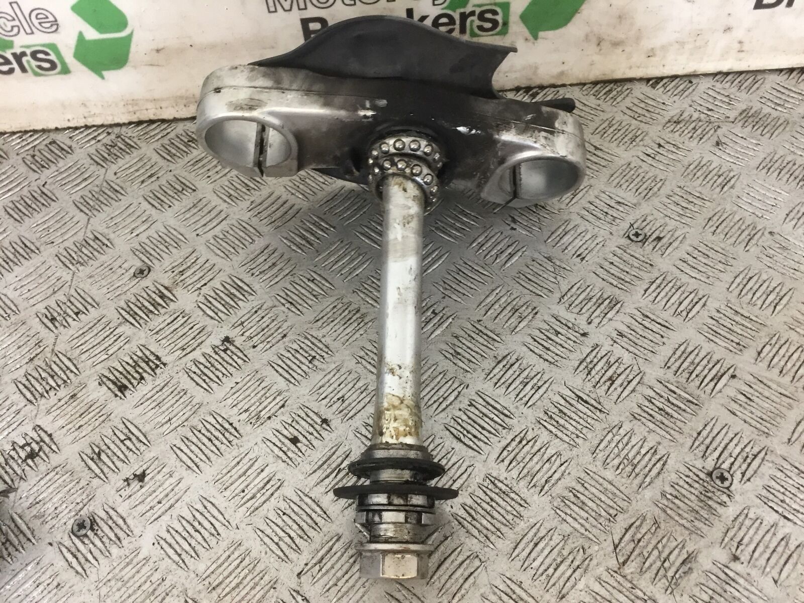TRIUMPH TROPHY 1215 SE BOTTOM YOKE  2012-2017 (STOCK 740)