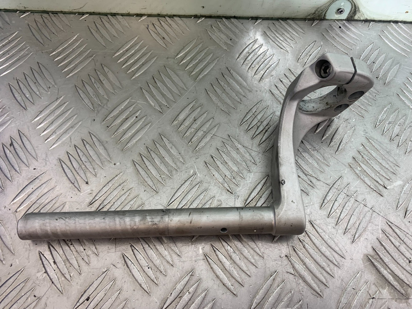 TRIUMPH 955i SPRINT ST LEFT HANDLEBAR  1999-2004 (CMB1176)