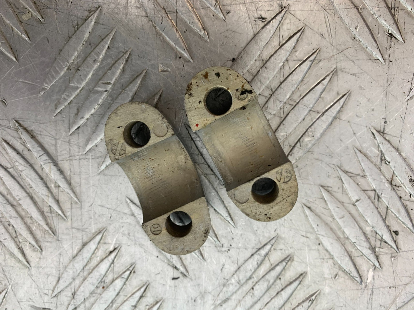 HONDA XL125 VARADERO HANDLEBAR CLAMPS  YEAR 2001-2006  (CMB1304)