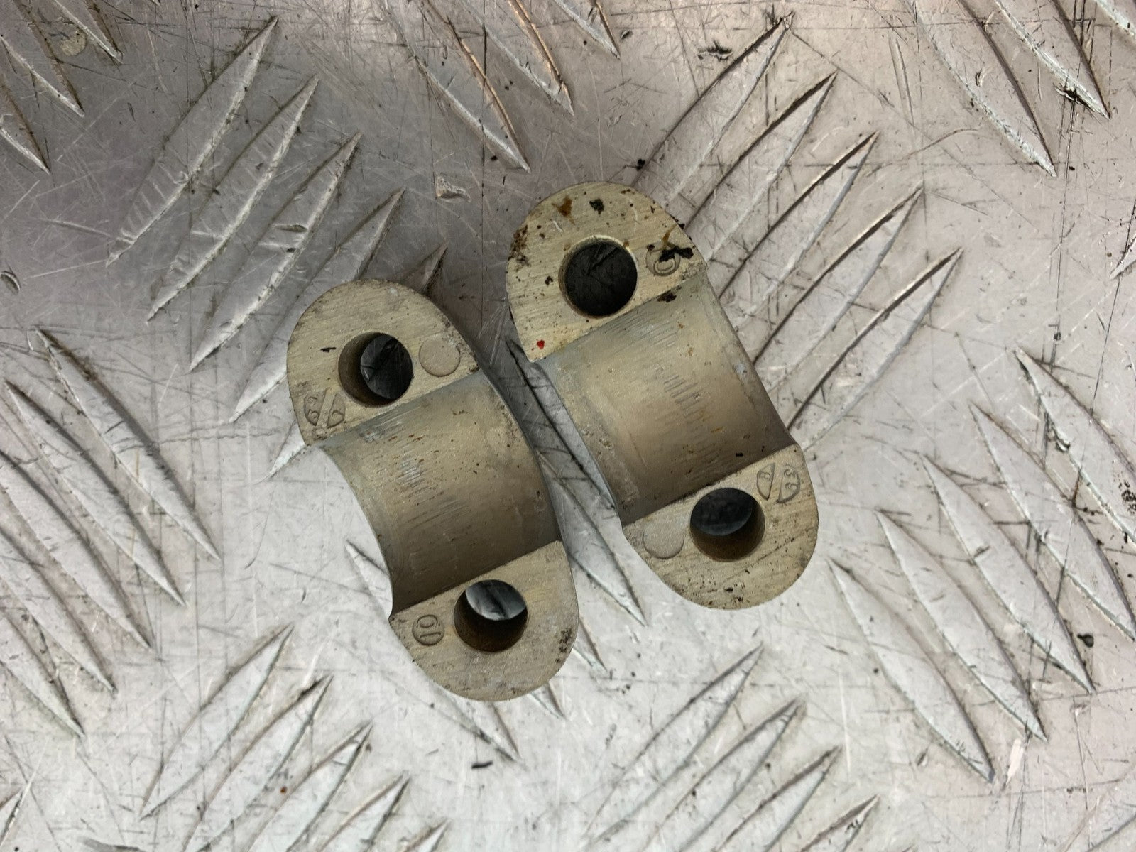 HONDA XL125 VARADERO HANDLEBAR CLAMPS  YEAR 2001-2006  (CMB1304)