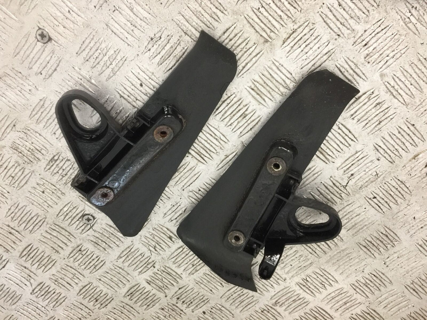 YAMAHA MT09 MT-09 FRONT RIGHT HANGER YEAR 2018 (STOCK 906)