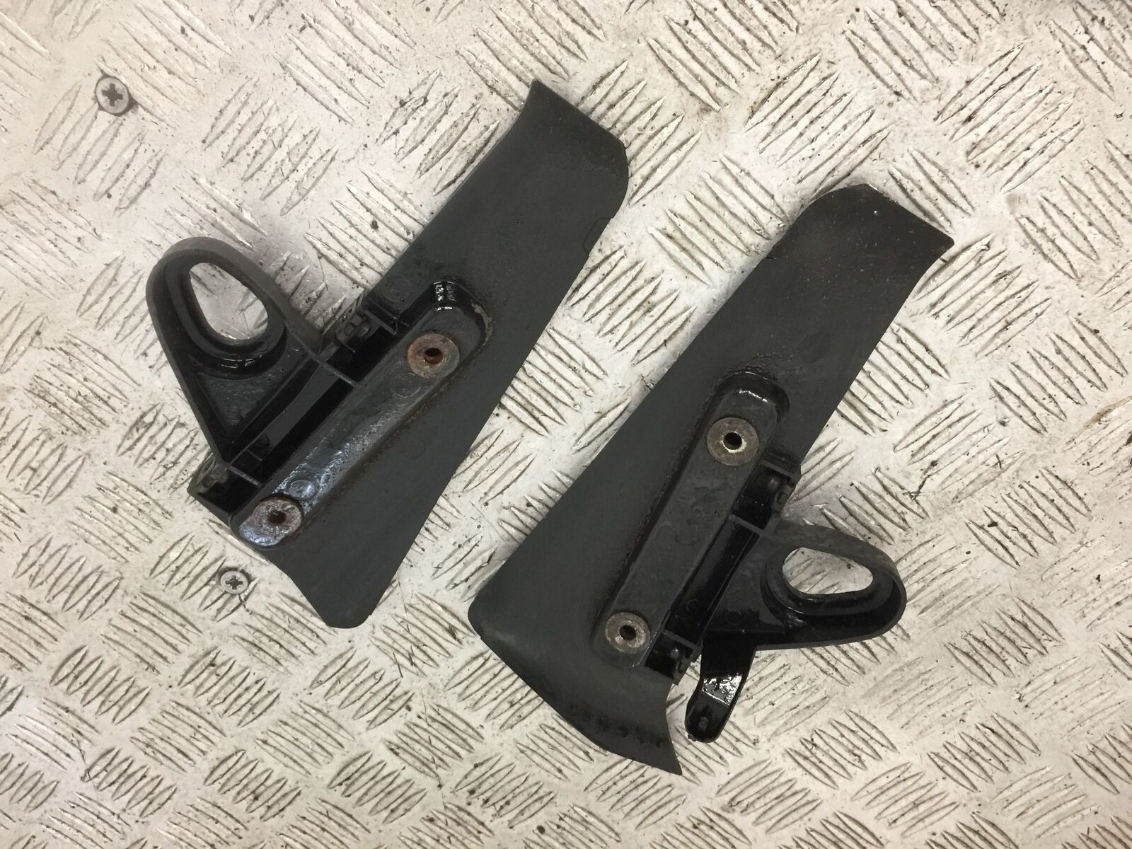 YAMAHA MT09 MT-09 FRONT RIGHT HANGER YEAR 2018 (STOCK 906)