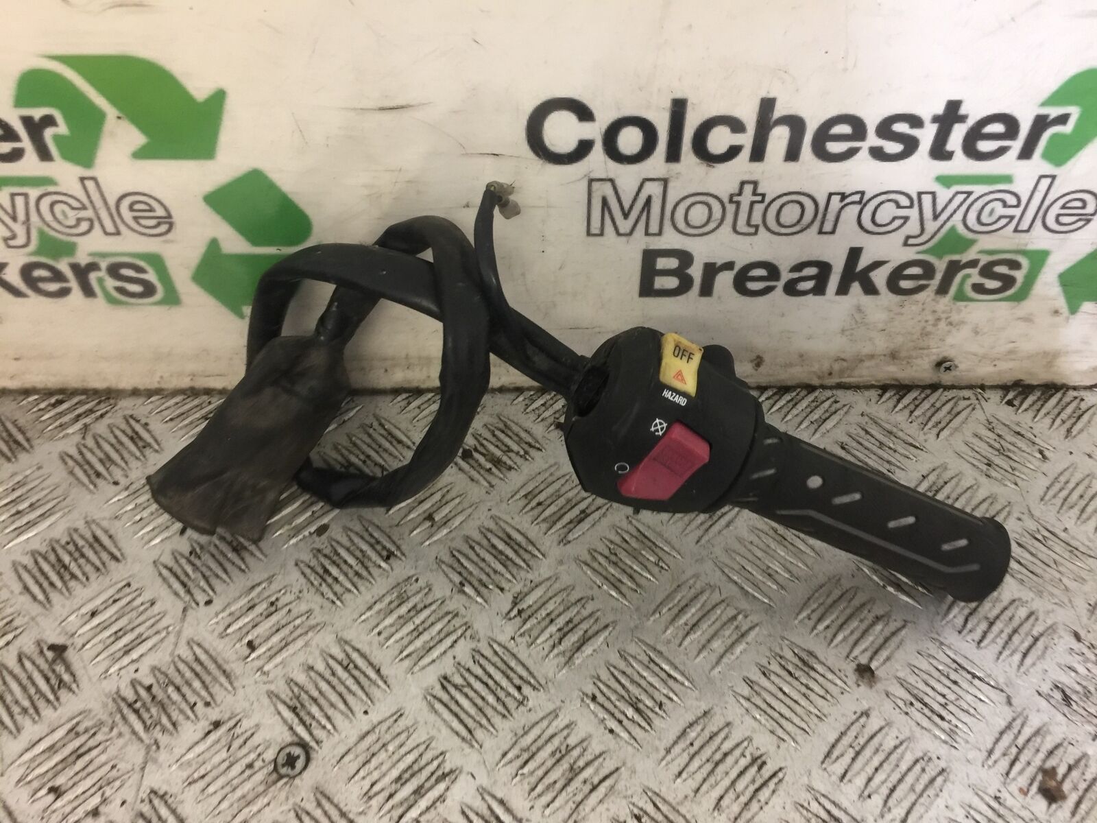 KAWASAKI J300 J 300 RIGHT SWITCH GEAR  YEAR 2015 (STOCK 711)