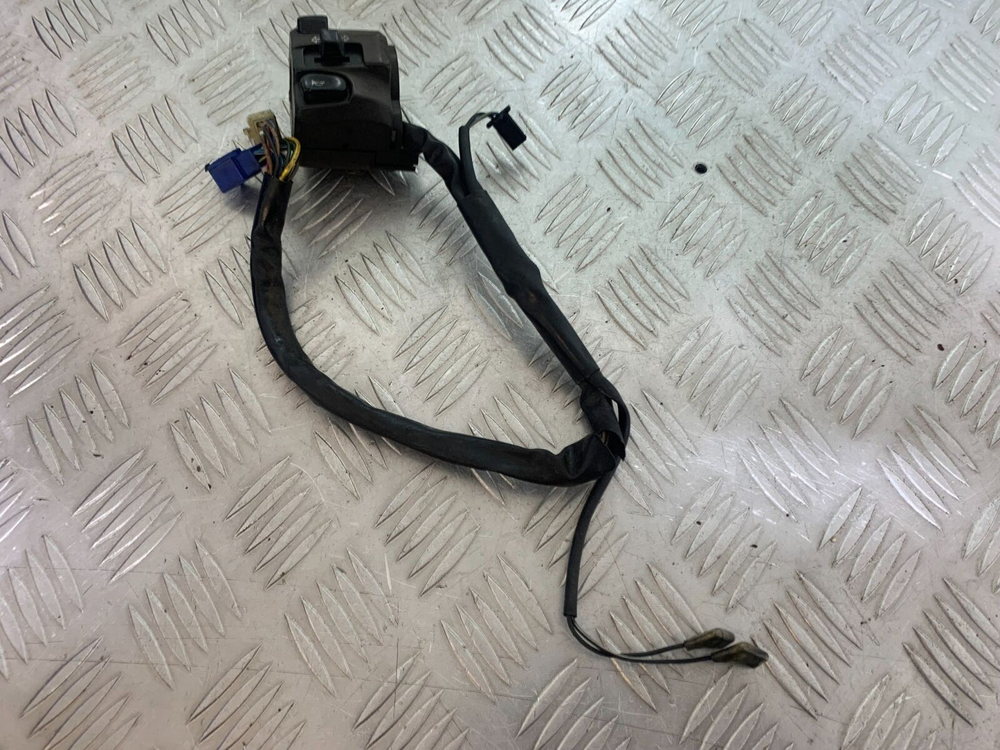 YAMAHA YZF600 YZF 600 THUNDERCAT LEFT SWITCH GEAR   1996-2003 (CMB1134)