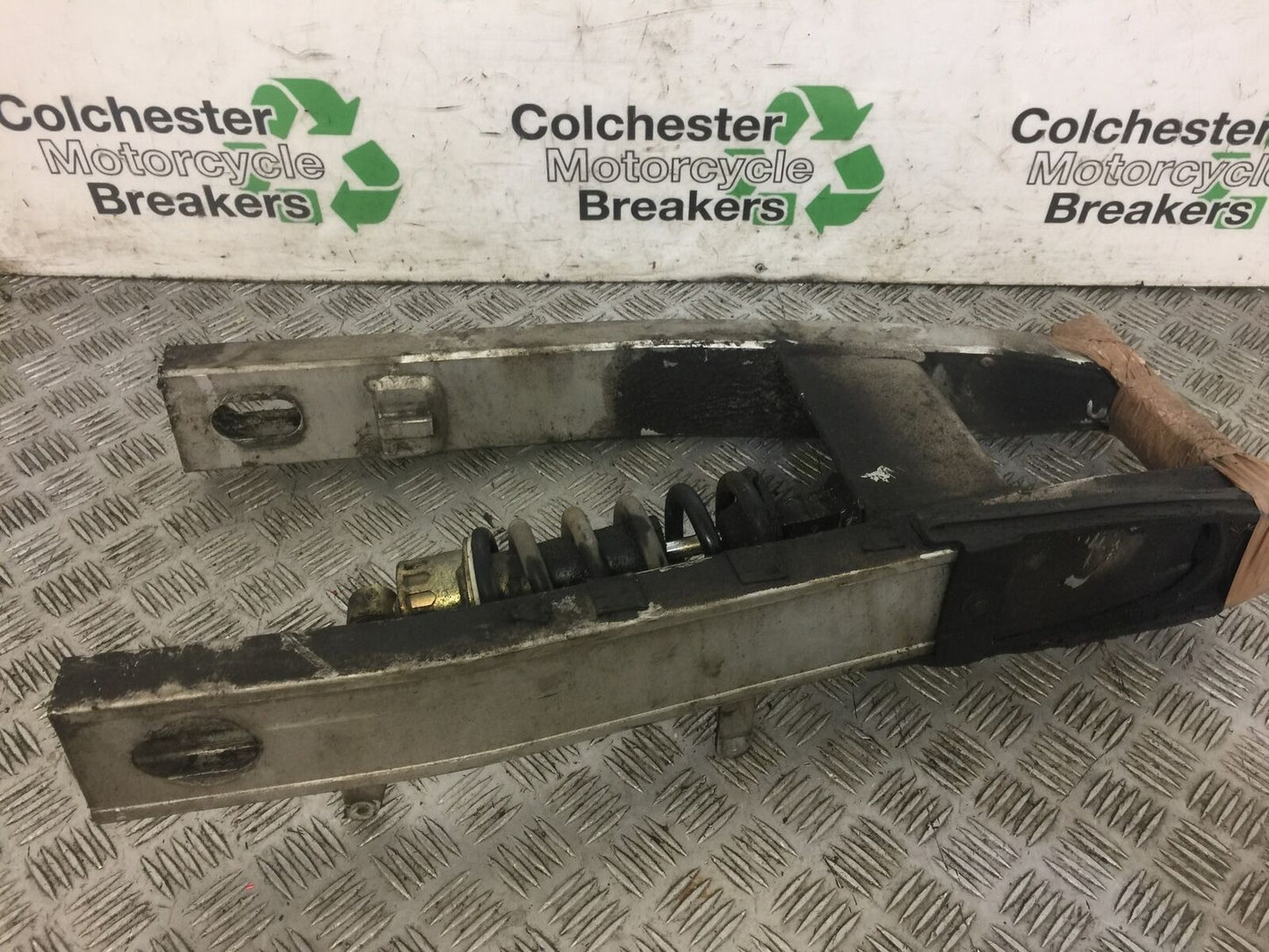 YAMAHA FZ6 REAR SHOCK AND SWINGARM  YEAR 2005  (STOCK 589)
