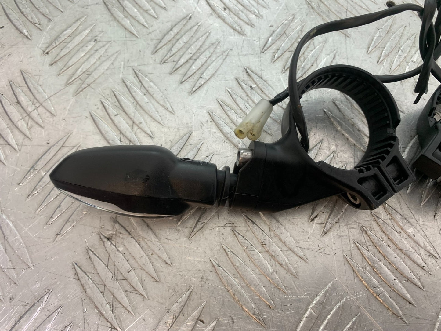 TRIUMPH TRIDENT 660 FRONT INDICATORS  YEAR 2021-2024 (CMB1295)
