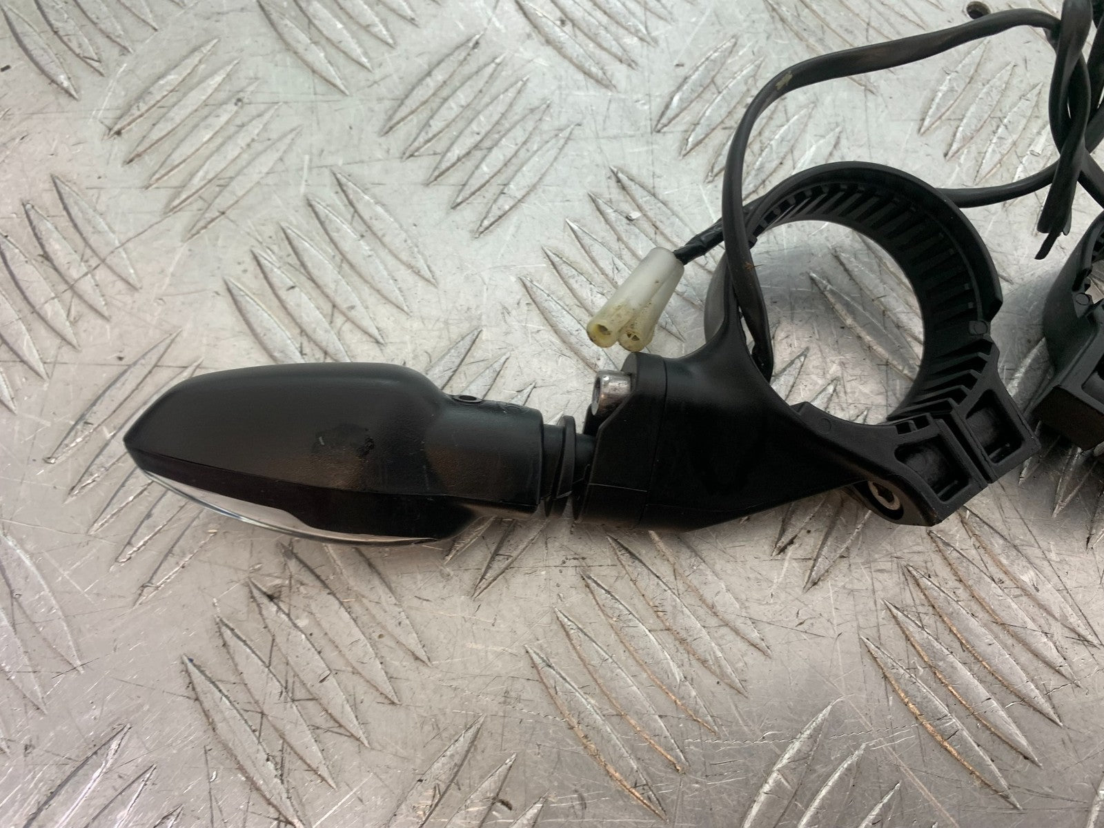 TRIUMPH TRIDENT 660 FRONT INDICATORS  YEAR 2021-2024 (CMB1295)