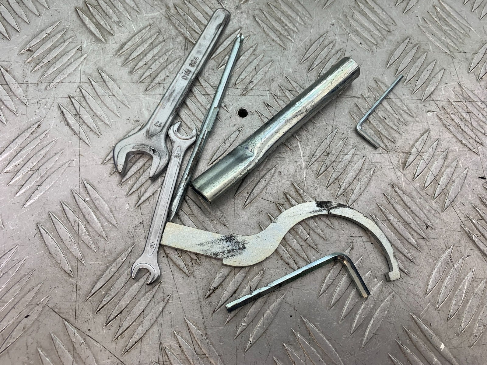 APRILIA TUONO 1000 V4 TOOLKIT    YEAR 2013-2014  (CMB1239)