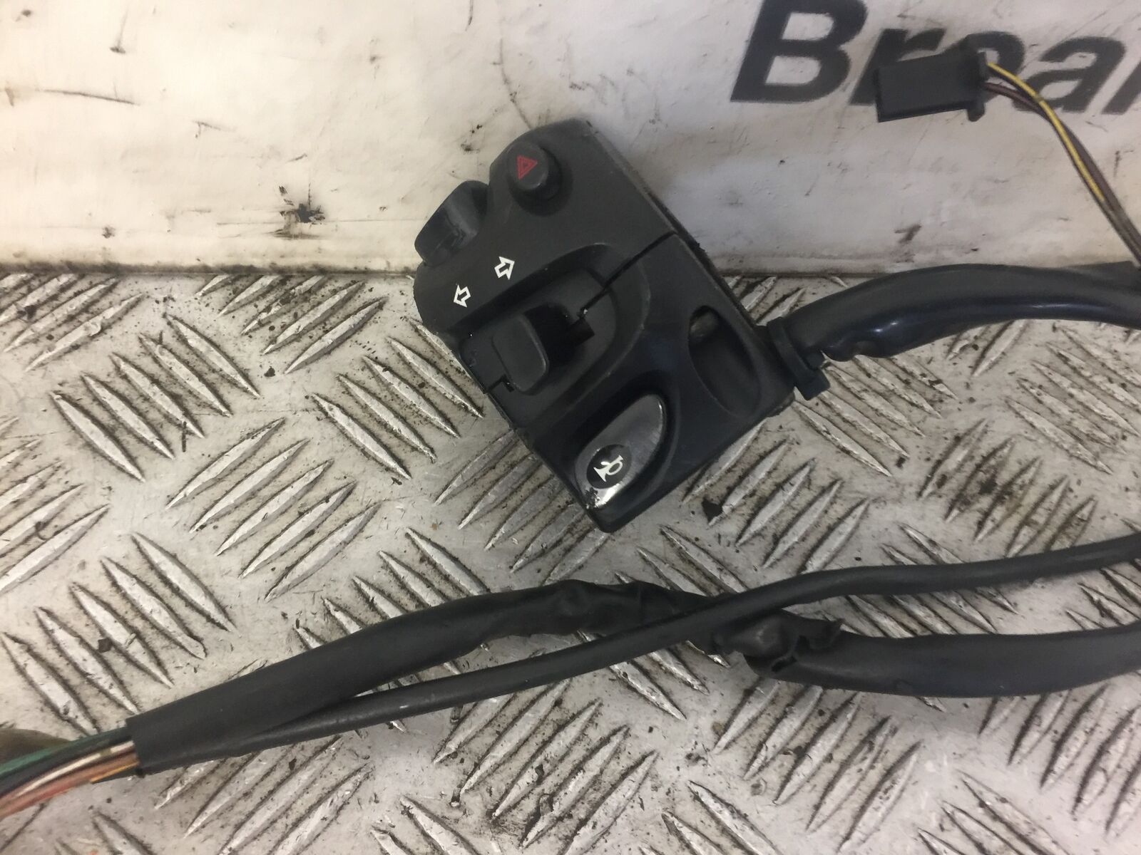 YAMAHA FZ6 LEFT SWITCH GEAR  YEAR 2005 (STOCK 473)