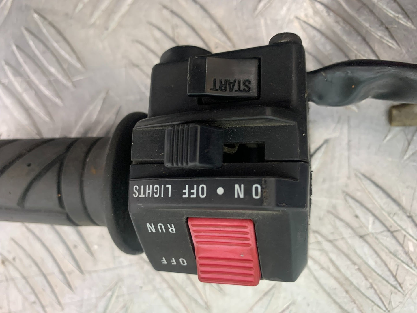 SUZUKI GSX1100 G GSX 1100 G RIGHT SWITCH GEAR   1991-1996 (CMB1283)