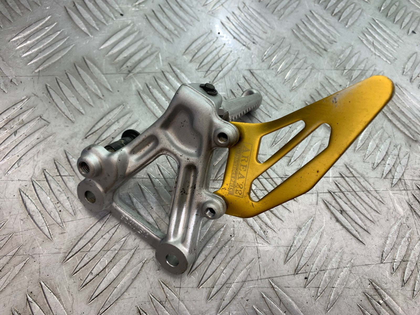 DUCATI 996 SPS 748 916 998  FRONT LEFT HANGER AND PEG 1999-2000 (CMB1209)