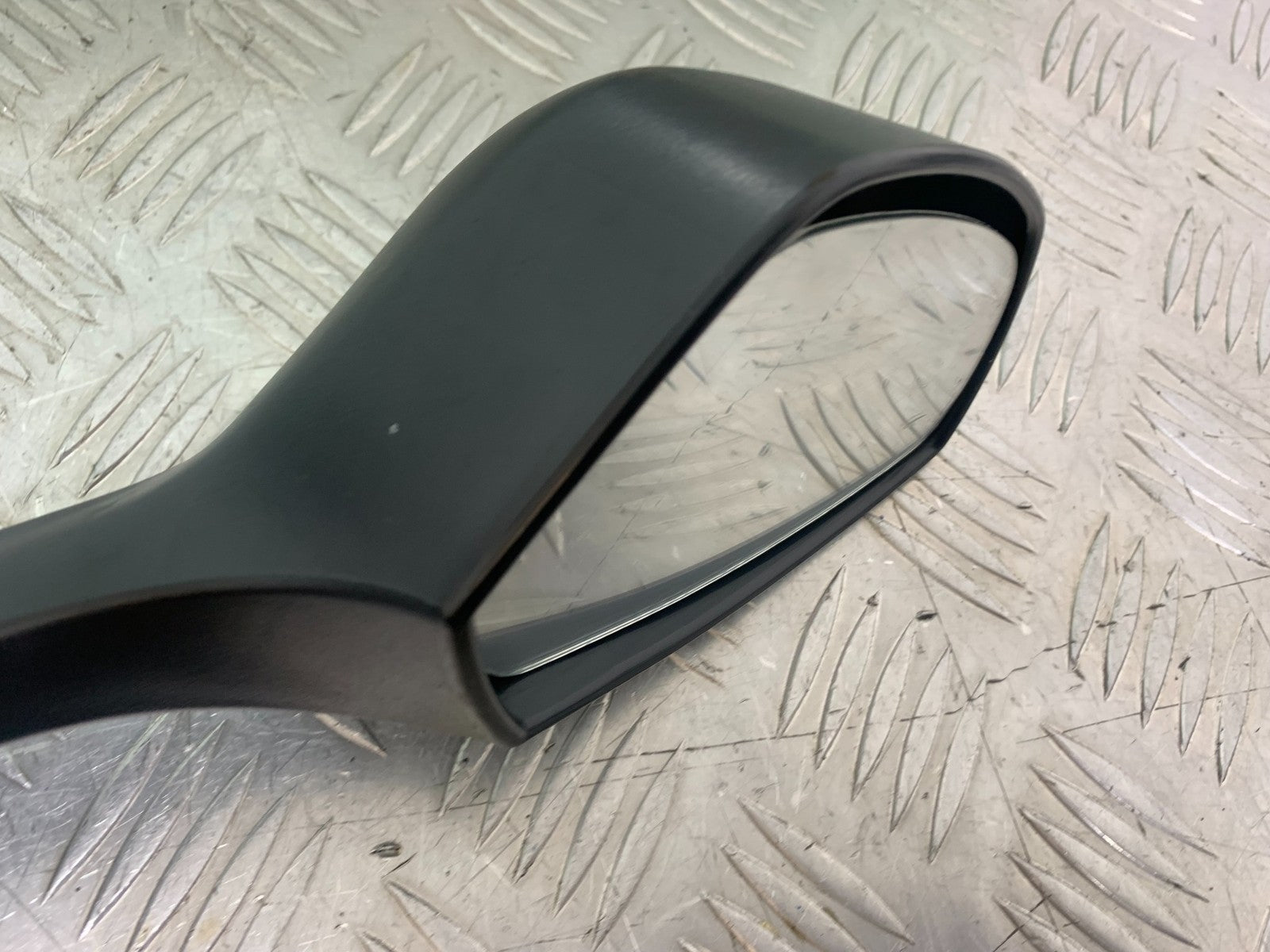 TRIUMPH 1050 SPRINT ST RIGHT MIRROR   YEAR 2004-2007 (CMB1197)
