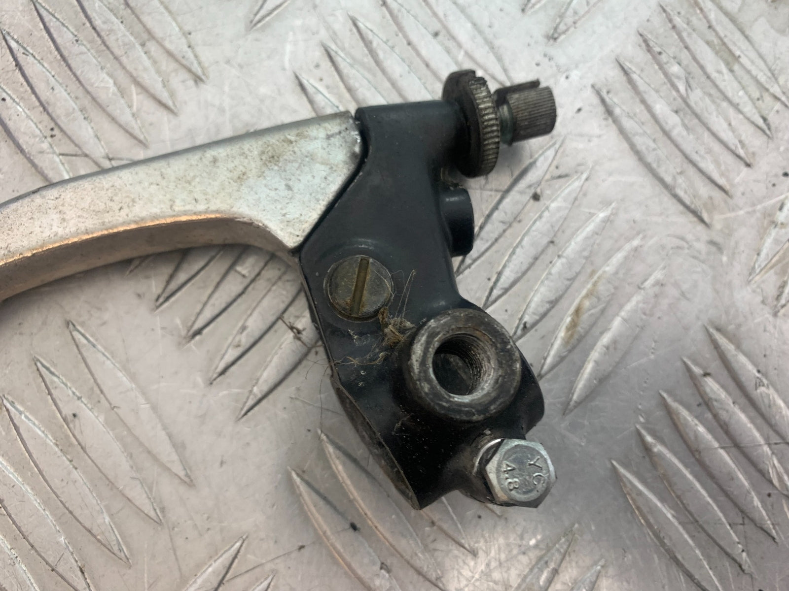 YAMAHA YBR125 YBR 125 CLUTCH LEVER BRACKET  YEAR 2010-2017 (CMB1163)