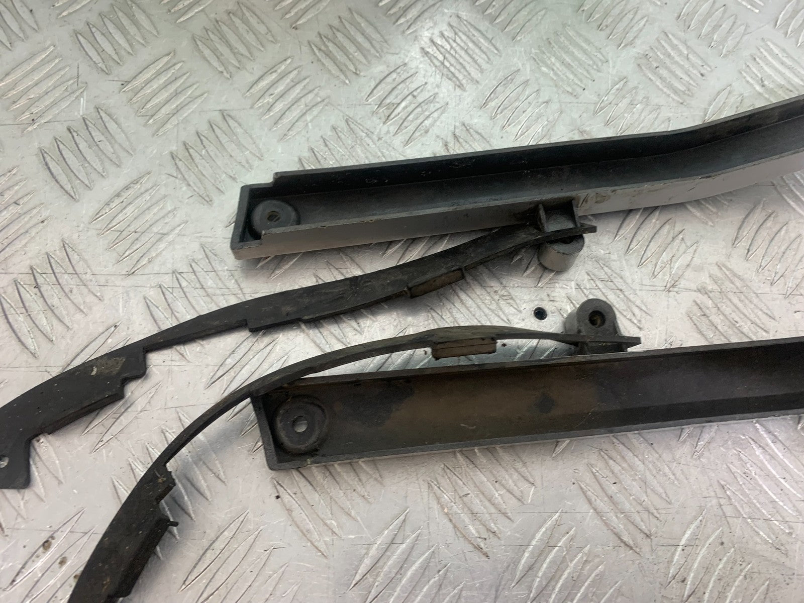 KAWASAKI GPZ600 GPZ 600 LEFT & RIGHT FRAME INFILLS  YEAR 1988-90 (CMB1258)