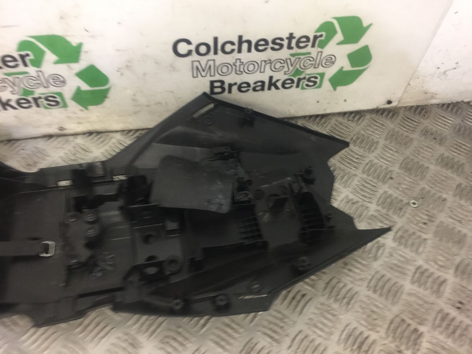 KAWASAKI NINJA 250 SL BX250 UNDERTRAY  YEAR 2017 (STOCK 479)
