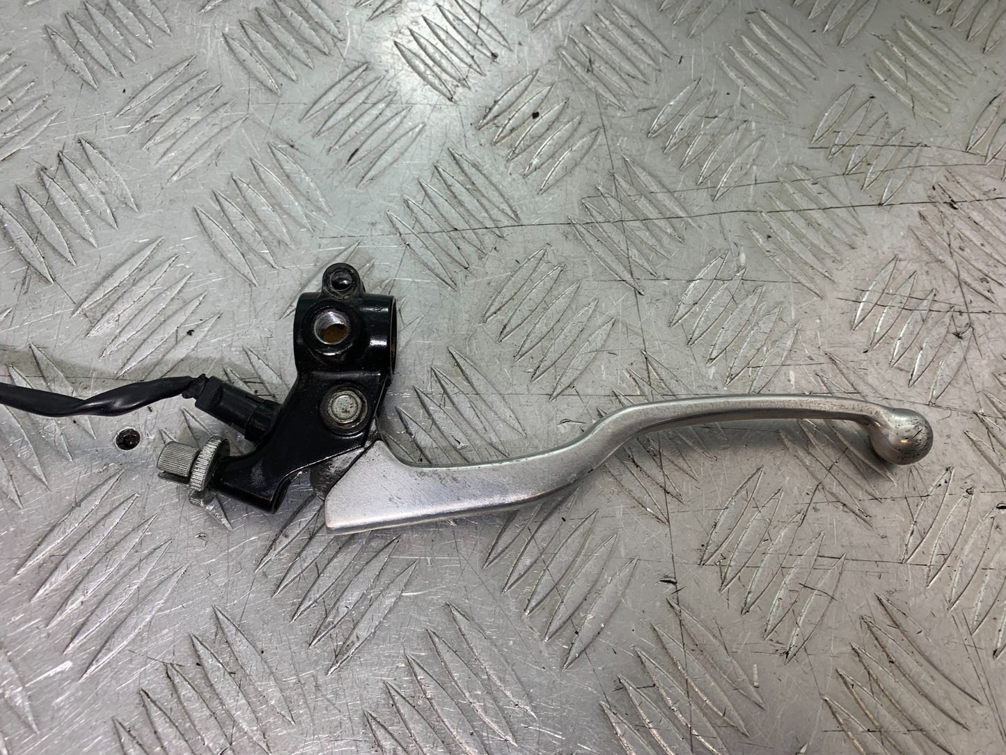 YAMAHA YBR125 YBR 125 CLUTCH LEVER AND BRACKET   YEAR 2010-2017 (CMB1252)