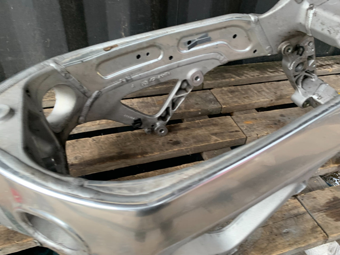 APRILIA TUONO 1000 V4R FRAME REG LOG BOOK YEAR 2011-13  (CMB1316)