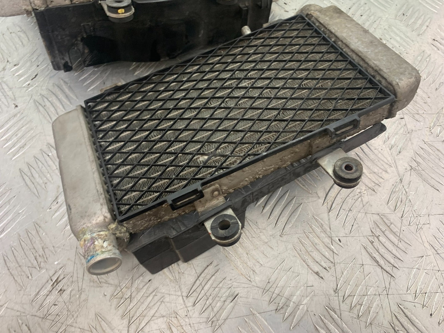 HONDA VFR800 PRE V-TEC LEFT AND RIGHT RADIATORS   YEAR 1998-2001 (CMB1233)